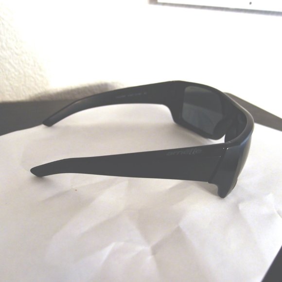 ARNETTE  \